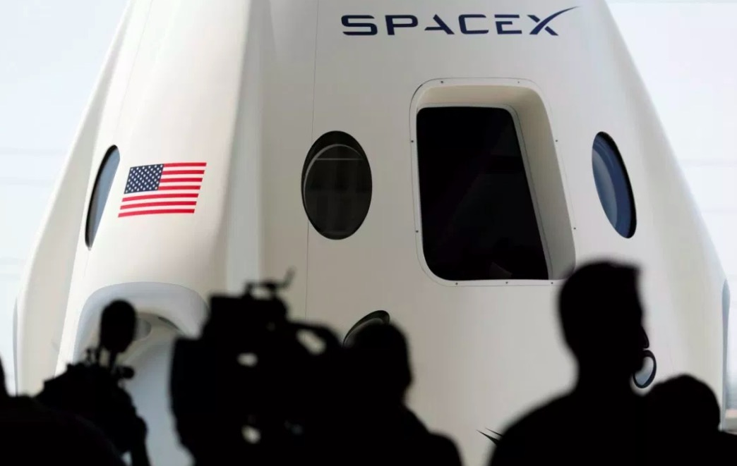 2019 太空漫游！SpaceX 第一位環月游客敲定-鋒巢網