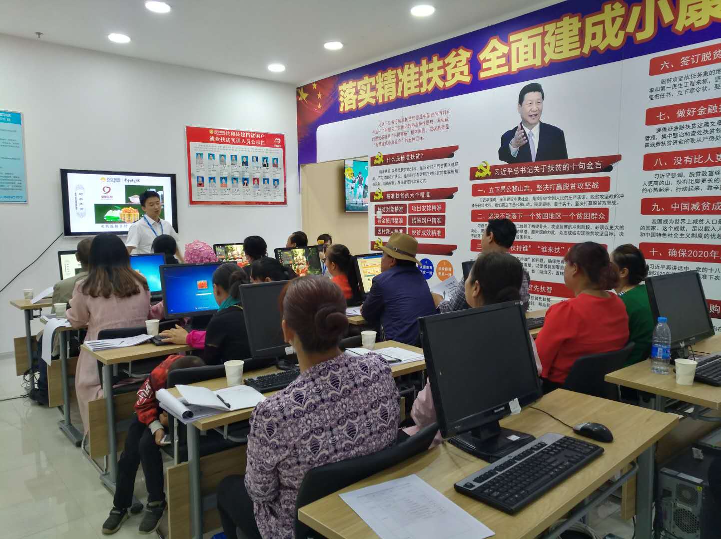 聚焦鄉(xiāng)村振興、聚力精準(zhǔn)扶貧：蘇寧“一二三四五”戰(zhàn)略構(gòu)建鄉(xiāng)村振興新模式-鋒巢網(wǎng)