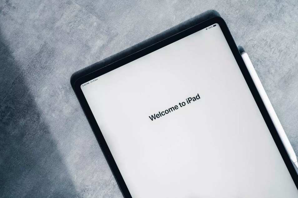 情何以堪 iPad Pro一碰就彎-鋒巢網