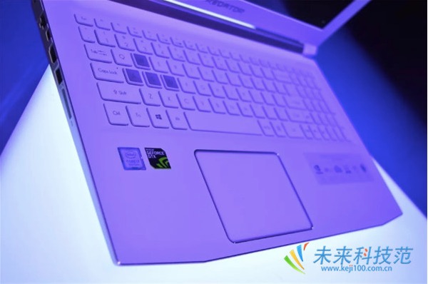 宏碁掠奪者HELIOS 300白金版評測:電競筆記本中的優(yōu)雅野獸派-鋒巢網(wǎng)