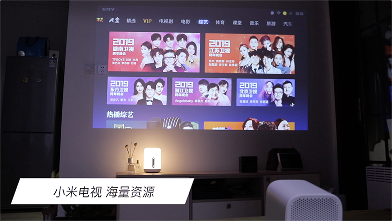 大屏幕才過癮!小米米家投影儀陪你看大片-鋒巢網(wǎng)