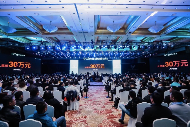 云米發(fā)布“航天動(dòng)力級(jí)”AI油煙機(jī)AirBot,讓世界首富比爾·蓋茨的“未來之屋”人人都可擁有-鋒巢網(wǎng)