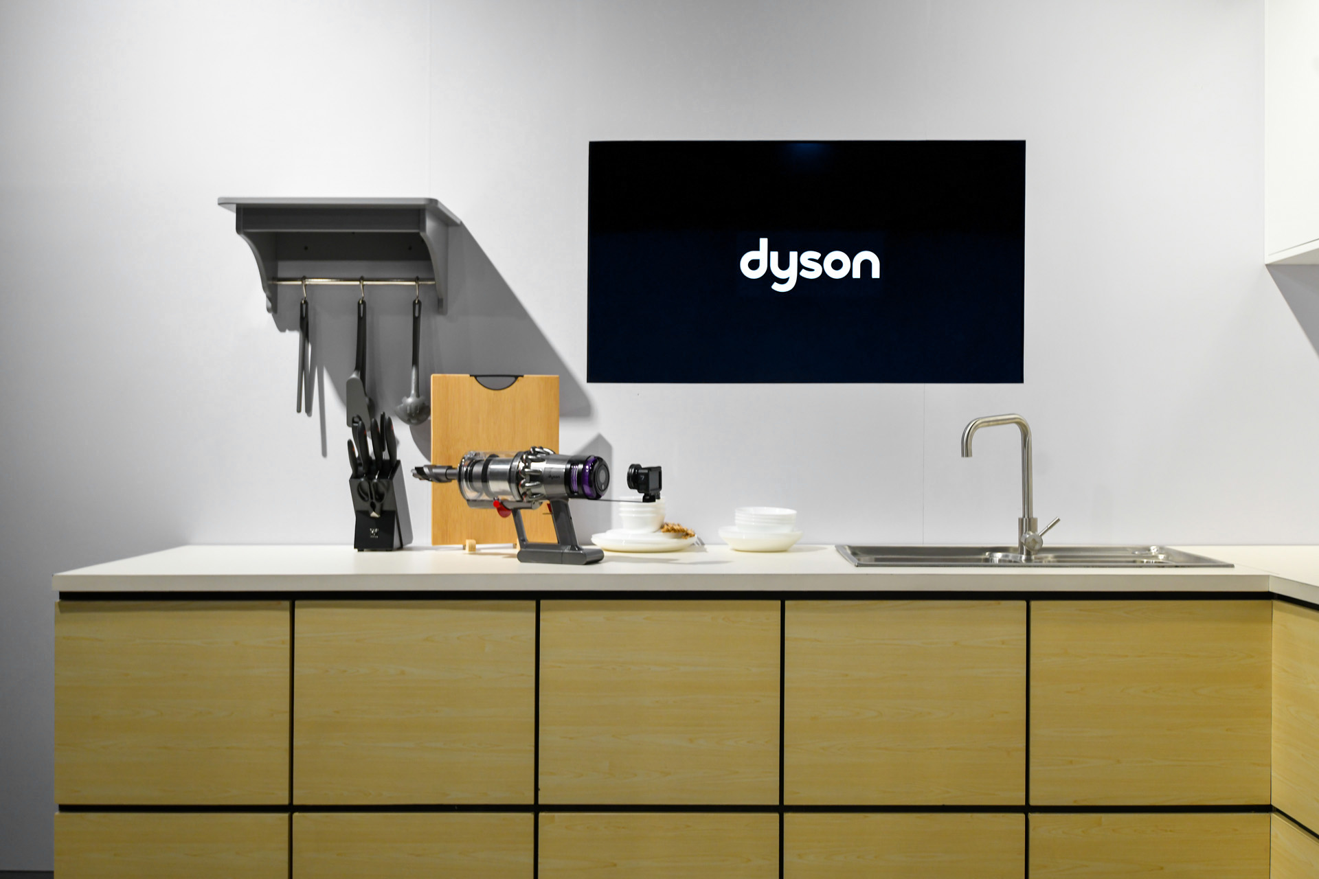 戴森最強勁的無繩吸塵器,吸力比戴森V10無繩吸塵器提高40%-鋒巢網