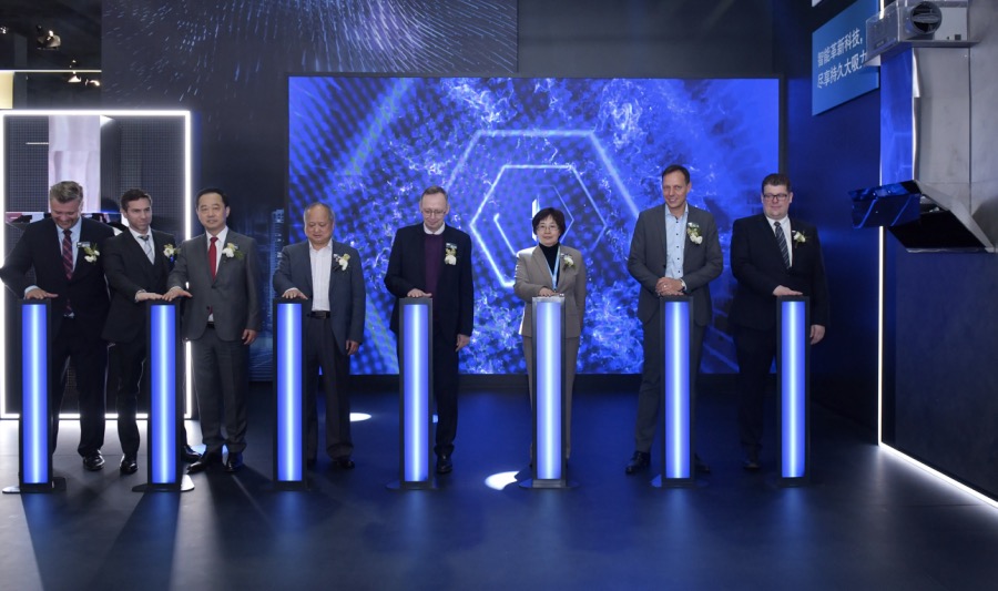 西門子家電攜新款智能煙機(jī)亮相AWE2019,打造未來級(jí)生活新體驗(yàn)-鋒巢網(wǎng)