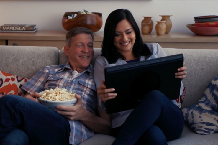 三星的Galaxy View 2是一款17英寸的便攜式電視，恰好是平板電腦-鋒巢網