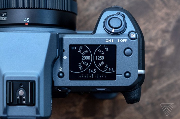 富士的GFX 100是一款中畫幅相機,它的表現(xiàn)就像一部無反光鏡相機-鋒巢網(wǎng)