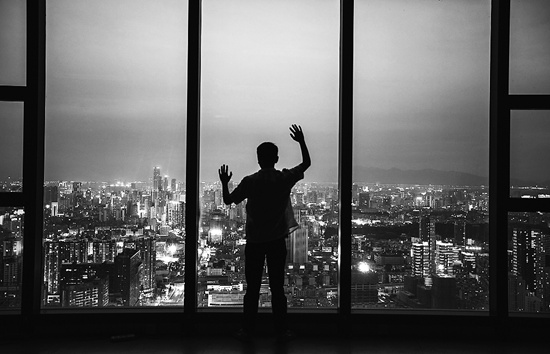 被生活“綁架”的中年男女-鋒巢網