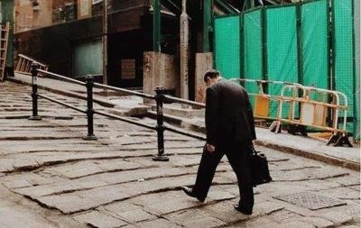 中年職場危機:互聯(lián)網(wǎng)沒有鐵飯碗-鋒巢網(wǎng)