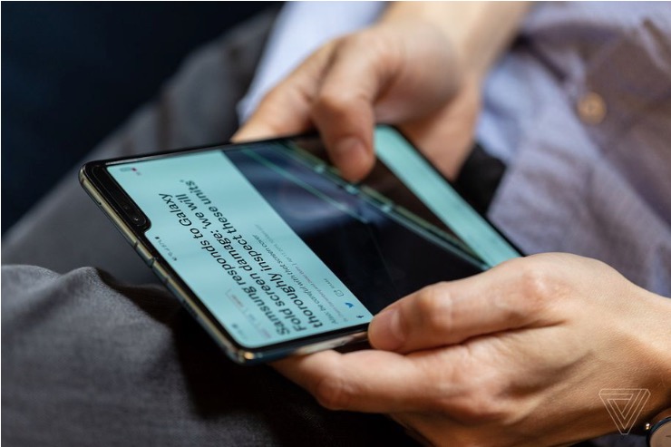 三星首席執行長說，他在Galaxy Fold還沒準備好之前就推出了這款手機-鋒巢網