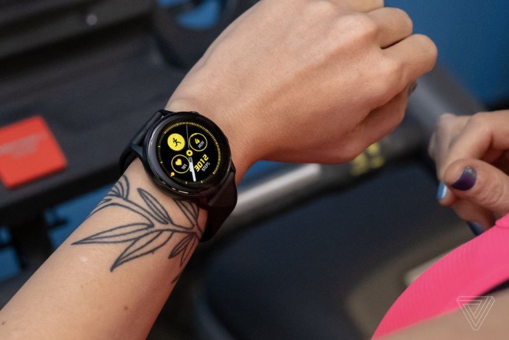 三星的Galaxy Watch Active現(xiàn)在可以檢測(cè)到游泳和低心率-鋒巢網(wǎng)