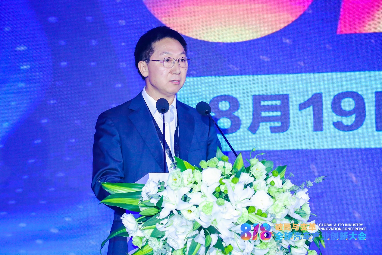 汽車消費(fèi)洞察報(bào)告發(fā)布 千人車圈盛會(huì)共話產(chǎn)業(yè)變局-鋒巢網(wǎng)