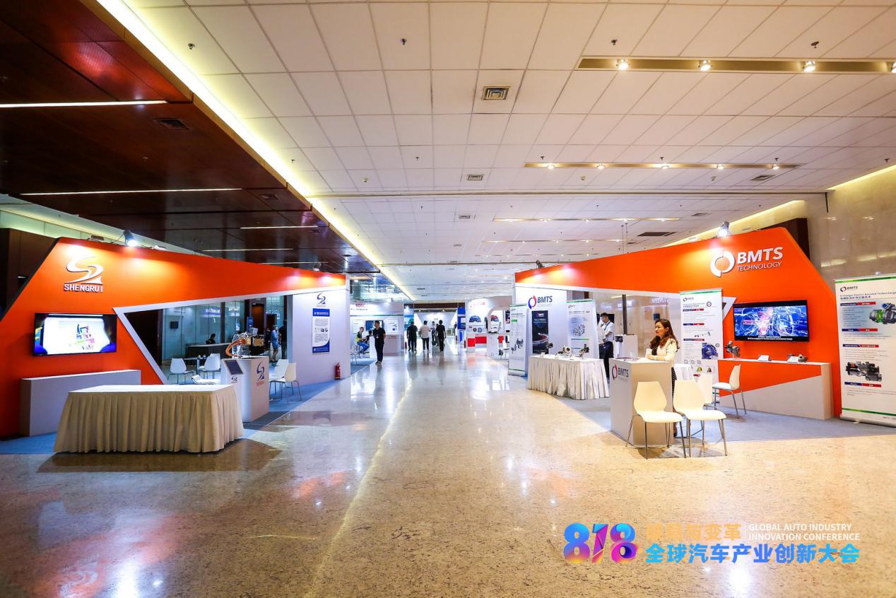 汽車消費(fèi)洞察報(bào)告發(fā)布 千人車圈盛會(huì)共話產(chǎn)業(yè)變局-鋒巢網(wǎng)