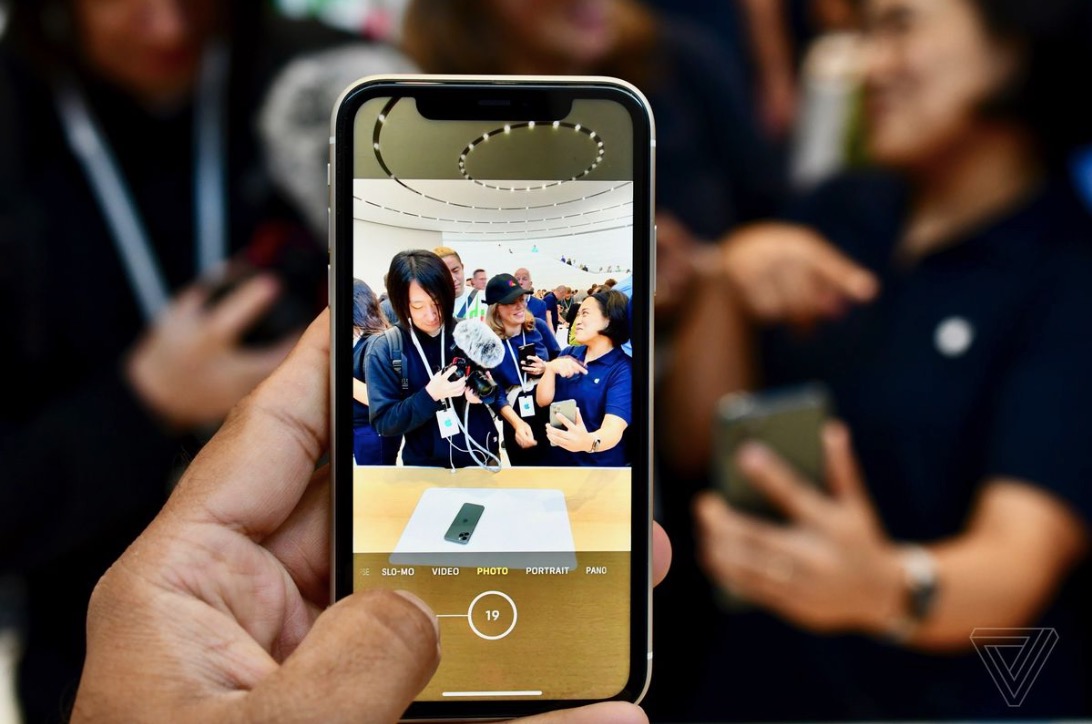 iPhone 11:第一眼看到蘋果的新款默認iPhone-鋒巢網