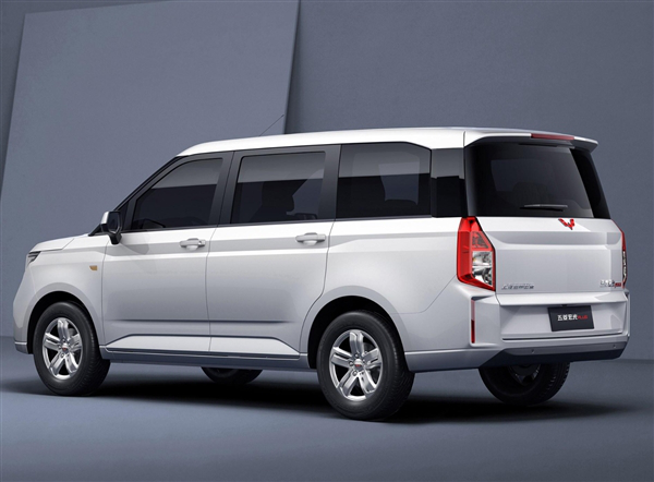 五菱宏光PLUS官圖預熱 或于10月上市-鋒巢網