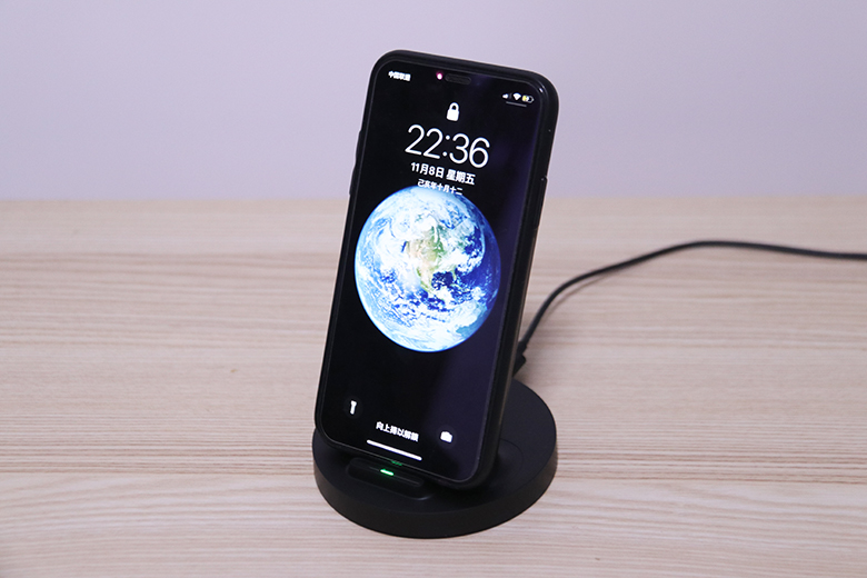 換個姿勢充電！小米立式無線充電器圖賞-鋒巢網