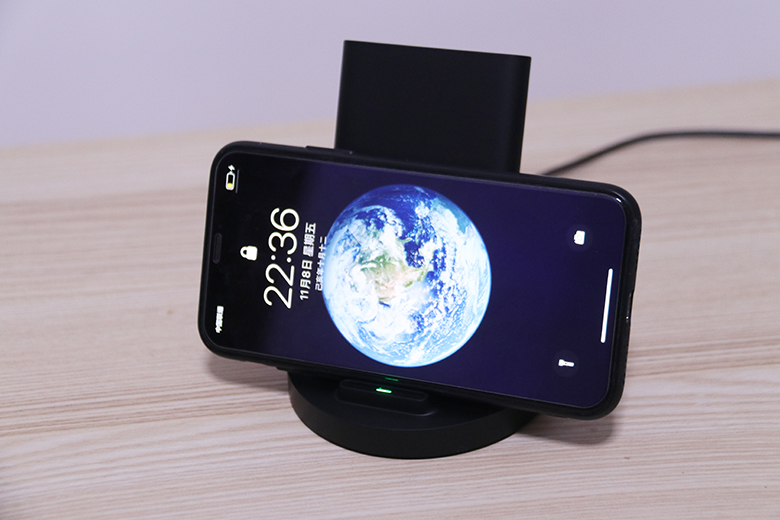 換個姿勢充電!小米立式無線充電器圖賞-鋒巢網