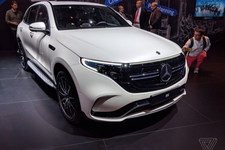 梅賽德斯-奔馳推遲在美國推出其首款面向大眾市場的電動汽車-鋒巢網(wǎng)