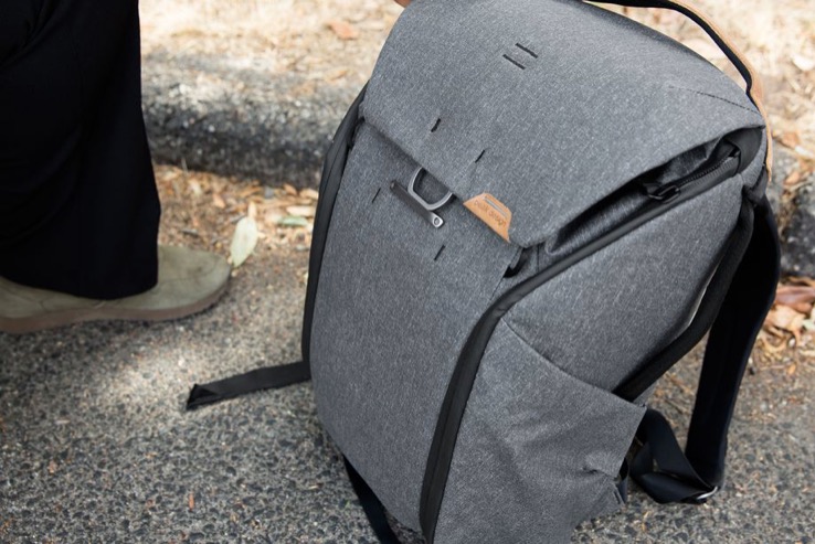 匹克設計公司更新了它的相機包系列，推出了兩個新型號-鋒巢網