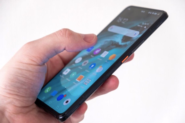 iQOO 3 5G是一款看起來不像游戲手機-鋒巢網