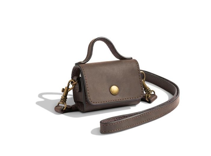 這個小小的AirPods包讓你像蕾哈娜一樣帶著耳機-鋒巢網