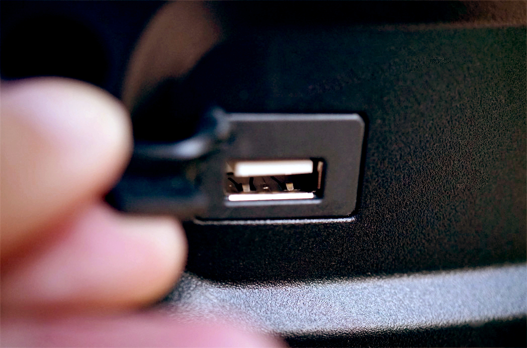 雅迪V1城市體驗(yàn):舒適輕便,騎行動(dòng)力更強(qiáng)-鋒巢網(wǎng)