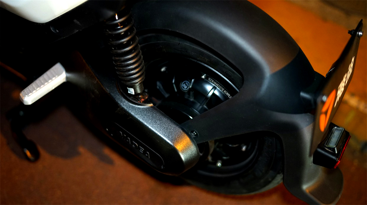 雅迪V1城市體驗(yàn):舒適輕便,騎行動(dòng)力更強(qiáng)-鋒巢網(wǎng)