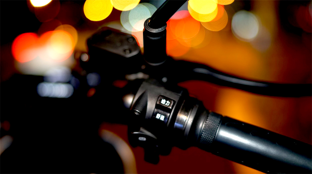 雅迪V1城市體驗(yàn):舒適輕便,騎行動(dòng)力更強(qiáng)-鋒巢網(wǎng)