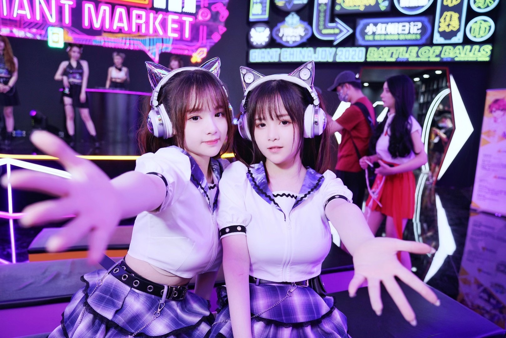 【街采ChinaJoy】想帶妹子去爬山，不敵她一句保安...-鋒巢網