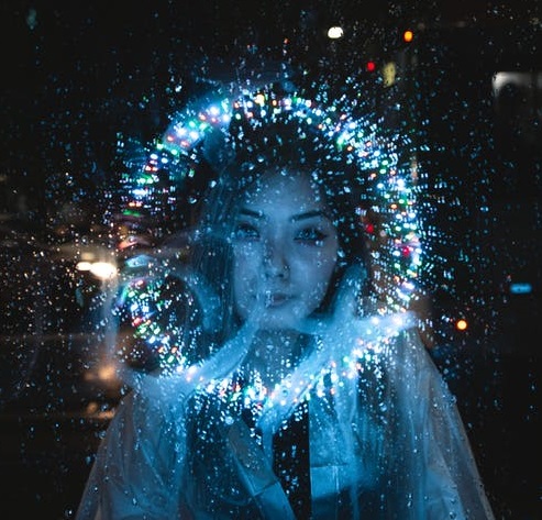 被情懷反噬的“網抑云”-鋒巢網