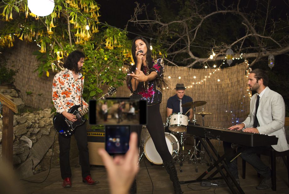 LG Wing的扭曲屏幕為這款雙屏智能手機提供了一個新的視角-鋒巢網