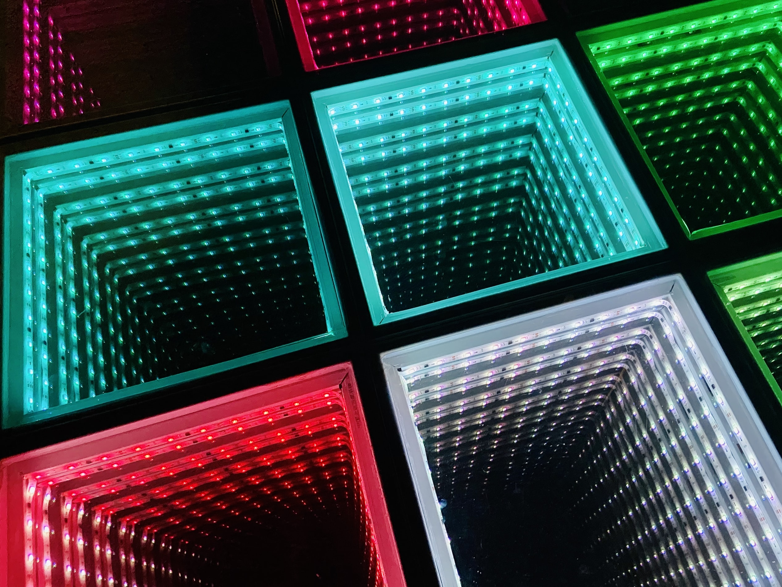 押注Mini-LED顯示技術(shù)，TCL憑什么斬獲好成績(jī)？-鋒巢網(wǎng)