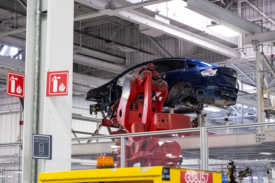 埃隆·馬斯克表示,不要在生產(chǎn)旺季購買特斯拉-鋒巢網(wǎng)