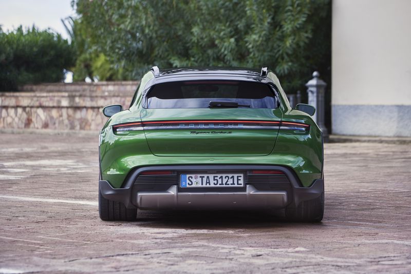 保時捷的Taycan Cross Turismo是其首款電動汽車的后續(xù)款-鋒巢網(wǎng)