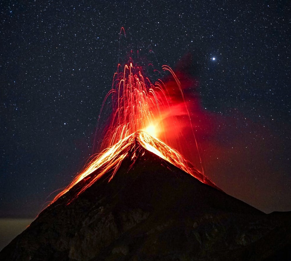 視頻時代“碎鈔機”：抖音、快手、B站三方鏖戰-鋒巢網