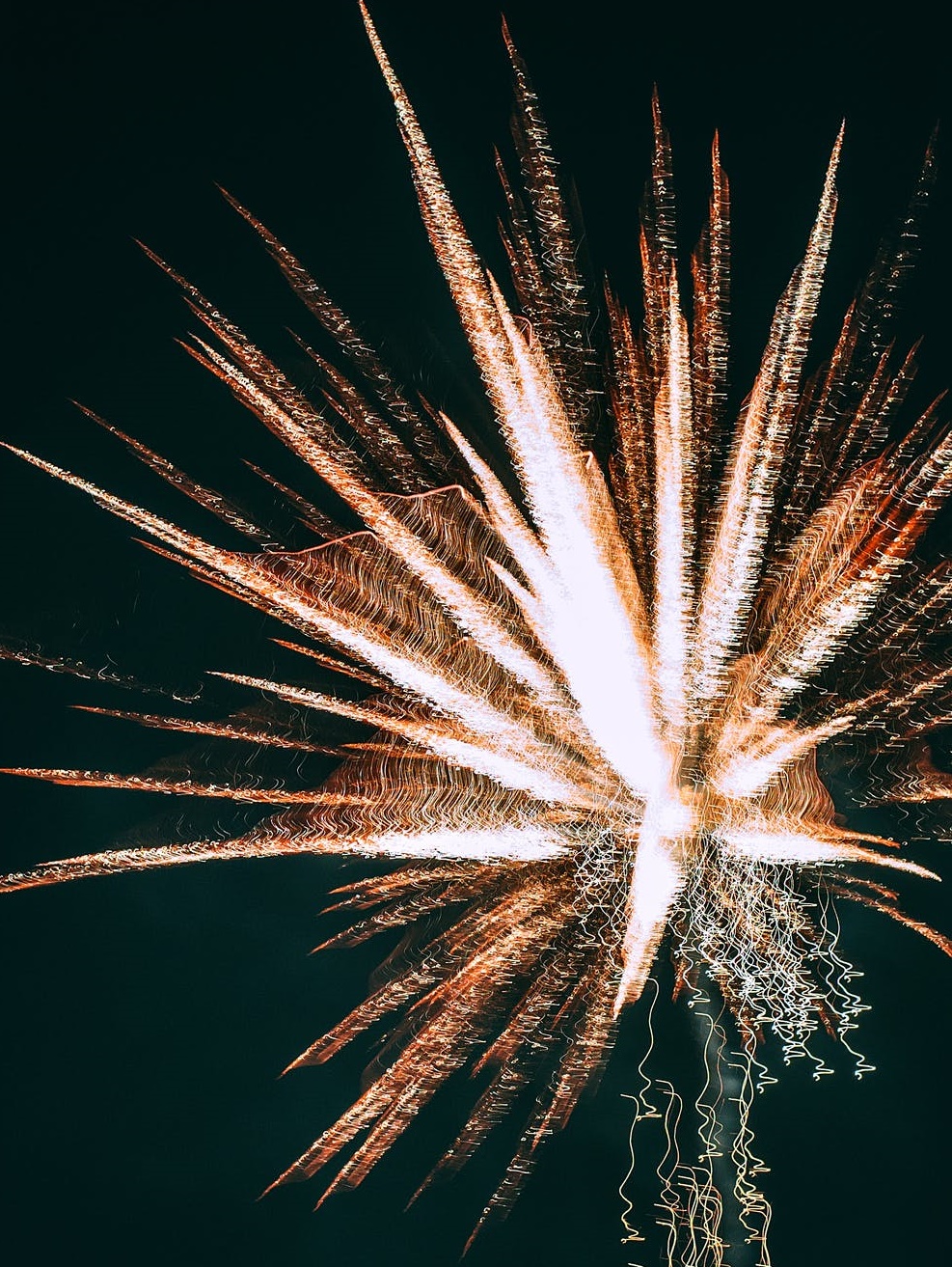 “被迫”虧損1166億，快手拿什么打開財富密碼？-鋒巢網