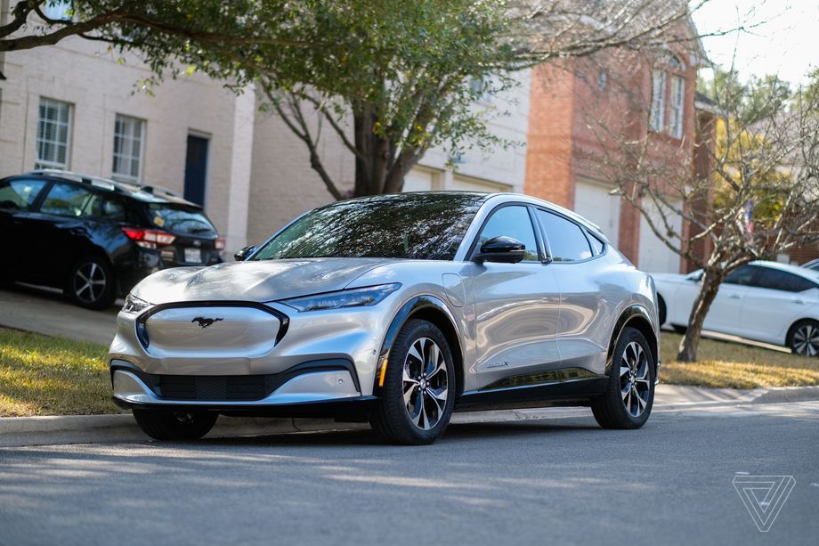 福特推遲數(shù)千輛野馬Mach-E SUV交付時間-鋒巢網(wǎng)