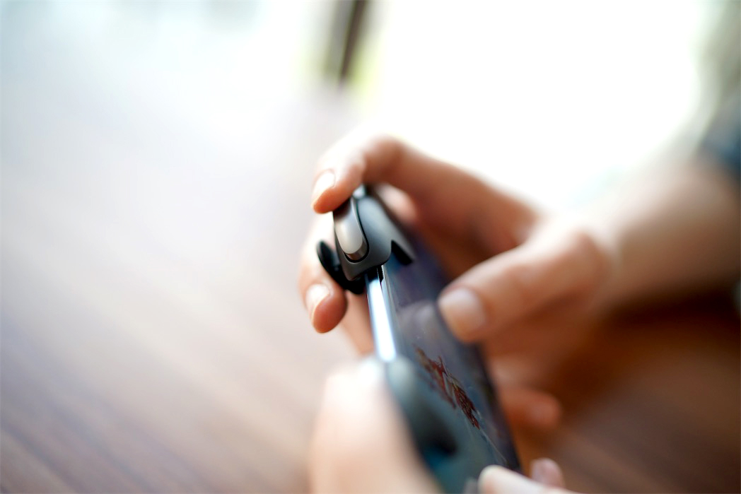 一加9R體驗：獨創手游肩鍵，讓你停不下來的游戲沉浸感-鋒巢網