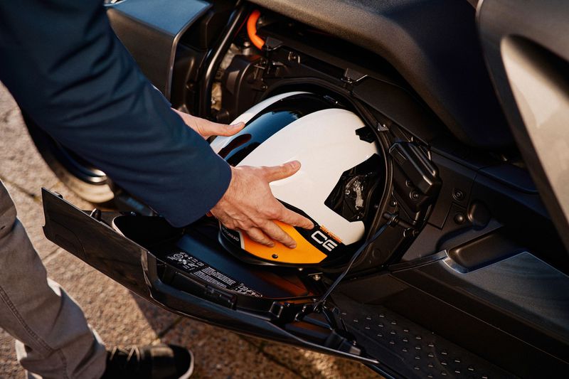 寶馬正在制造未來(lái)派的ce04電動(dòng)滑板車-鋒巢網(wǎng)