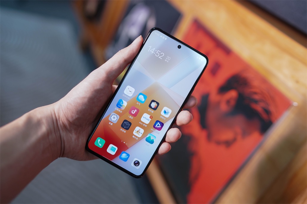 iQOO 8實測上手體驗：王者歸來，從不高調(diào)-鋒巢網(wǎng)