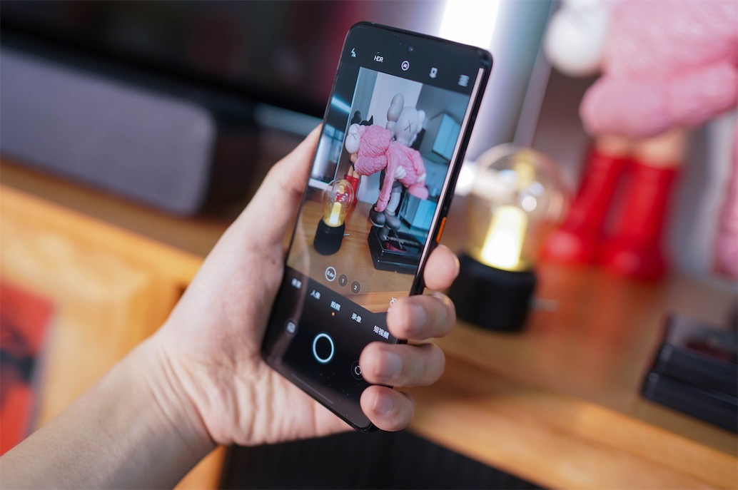 iQOO 8實測上手體驗：王者歸來，從不高調(diào)-鋒巢網(wǎng)