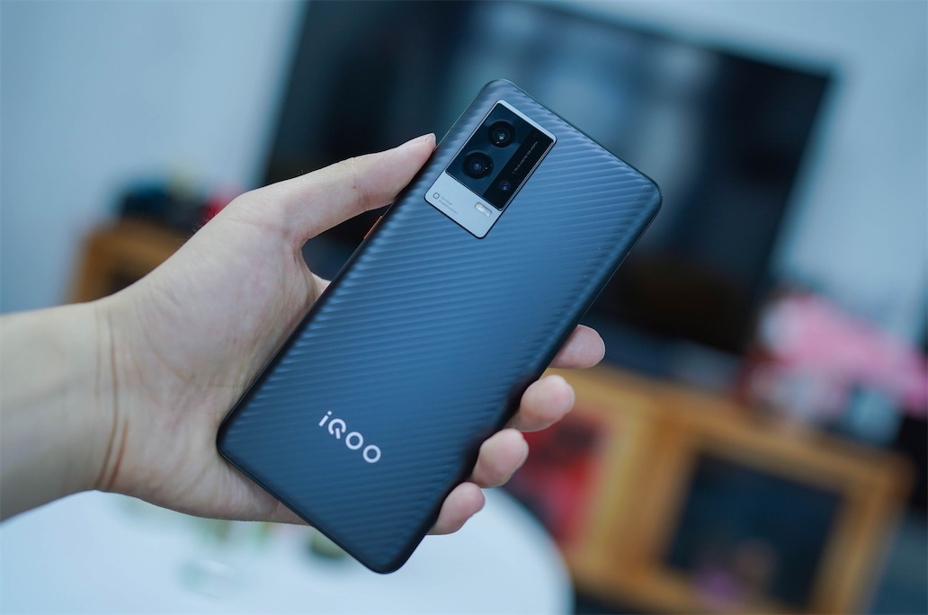 iQOO 8實測上手體驗：王者歸來，從不高調(diào)-鋒巢網(wǎng)