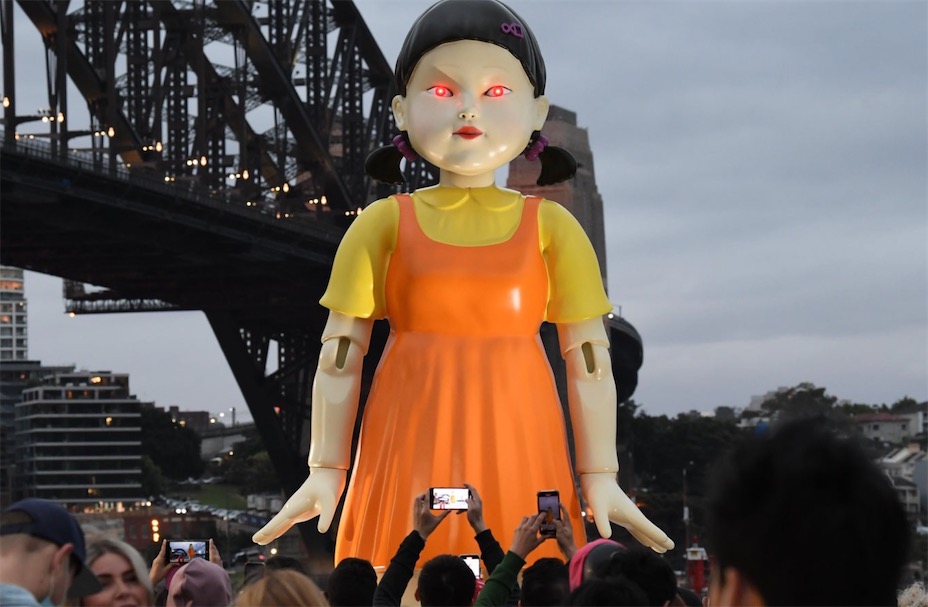 《魷魚游戲 Squid Game》巨型木頭人娃娃現身澳洲-鋒巢網