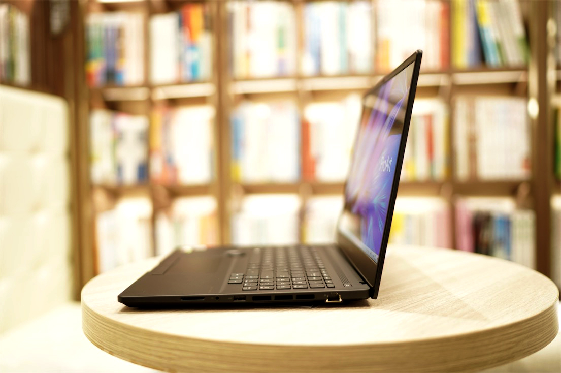 華碩ProArt 創(chuàng)16體驗：全新交互+頂級屏幕 更匹配創(chuàng)作的筆記本-鋒巢網(wǎng)