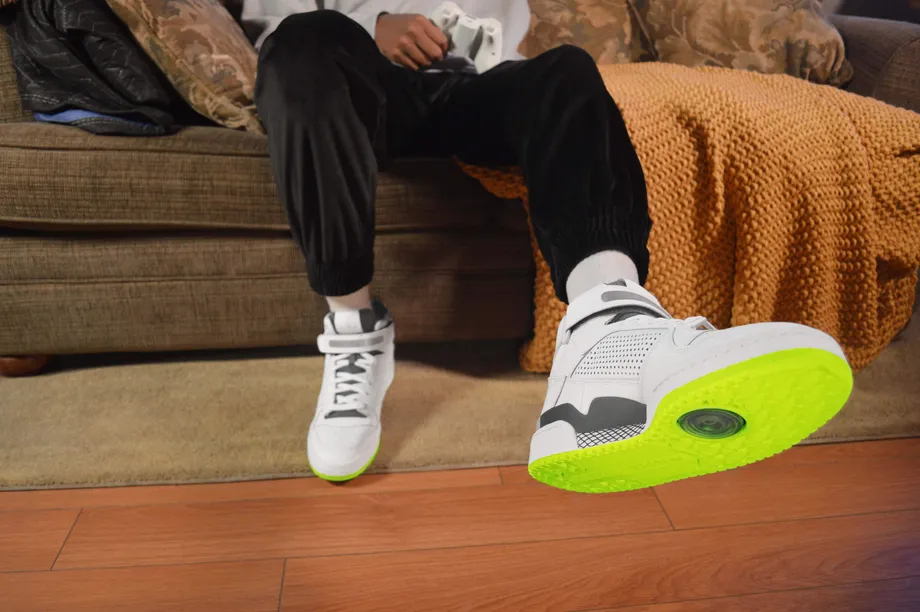 阿迪達斯發布了一款受Xbox 360啟發的新款運動鞋-鋒巢網