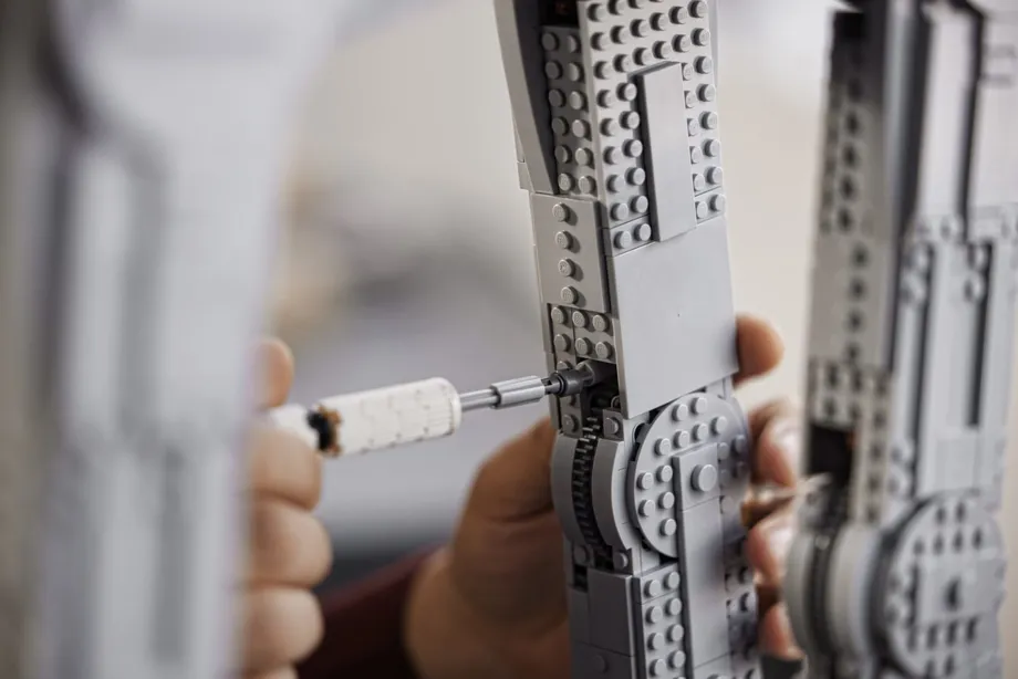 樂高800美元的新AT-AT幾乎大到足以征服現實中的叛軍基地-鋒巢網