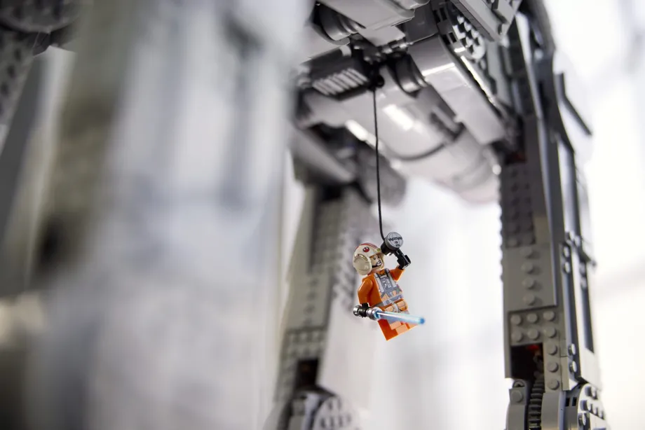 樂高800美元的新AT-AT幾乎大到足以征服現實中的叛軍基地-鋒巢網